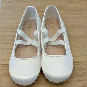 Big Girls Closed Toed White Shoes - Size 3